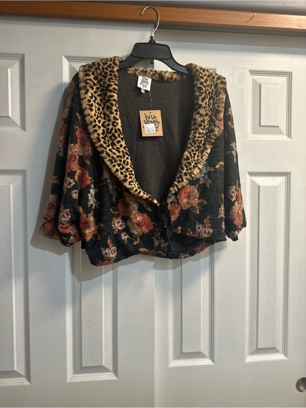 ivy jane Black Floral Open-Front Cropped Hoodie with Leopard Trim